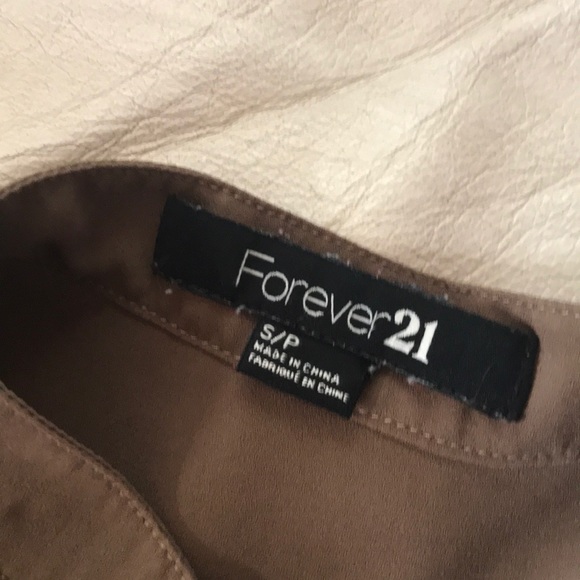 Tan blouse perfect condition Forever 21. - Picture 2 of 2